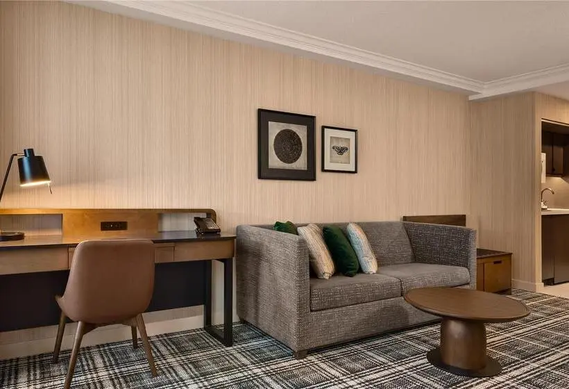 キングサイズベッドのスイートルーム, Holiday Inn & Suites North Vancouver, An Ihg