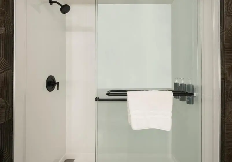 キングサイズベッドのスイートルーム, Holiday Inn & Suites North Vancouver, An Ihg