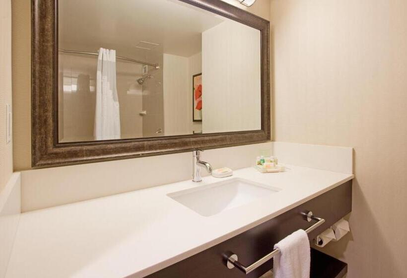 Номер Deluxe Кровать Кинг, Holiday Inn Vancouver Centre Broadway, An Ihg