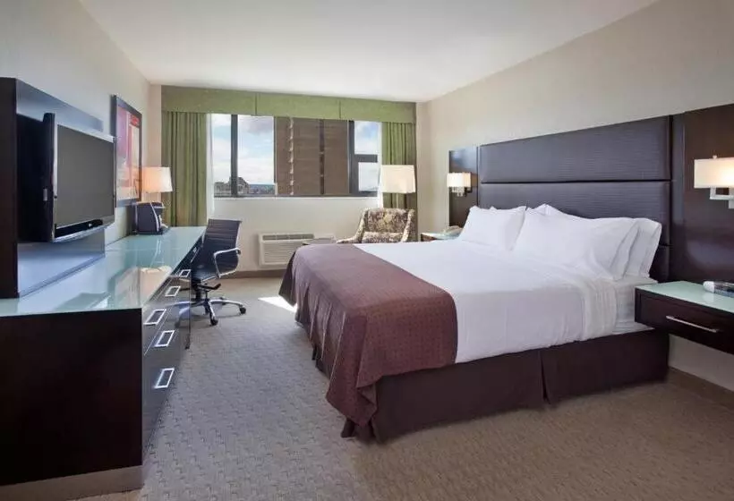 اتاق لوکس با تخت بزرگ, Holiday Inn Vancouver Centre Broadway, An Ihg
