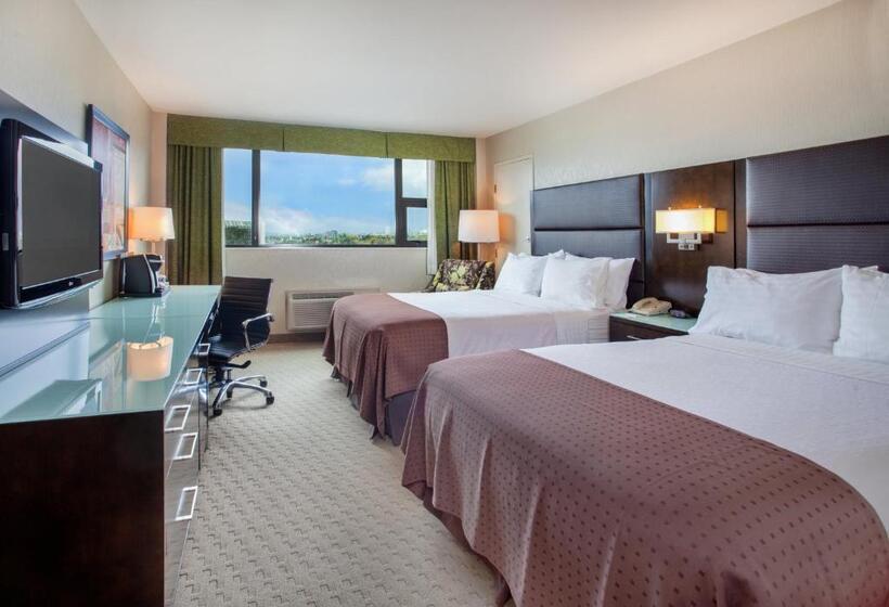 ２ダブルベッドのスタンダードルーム, Holiday Inn Vancouver Centre Broadway, An Ihg