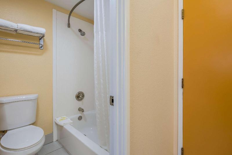 Номер Deluxe, Holiday Inn Vancouver Centre Broadway, An Ihg