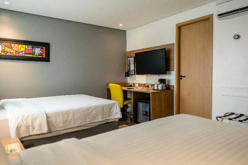 اتاق لوکس با تخت بزرگ, Holiday Inn Vancouver Centre Broadway, An Ihg
