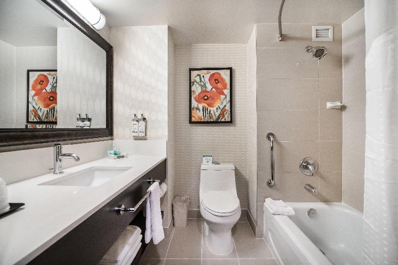 Стандартный Номер Кровать Кинг, Holiday Inn Vancouver Centre Broadway, An Ihg