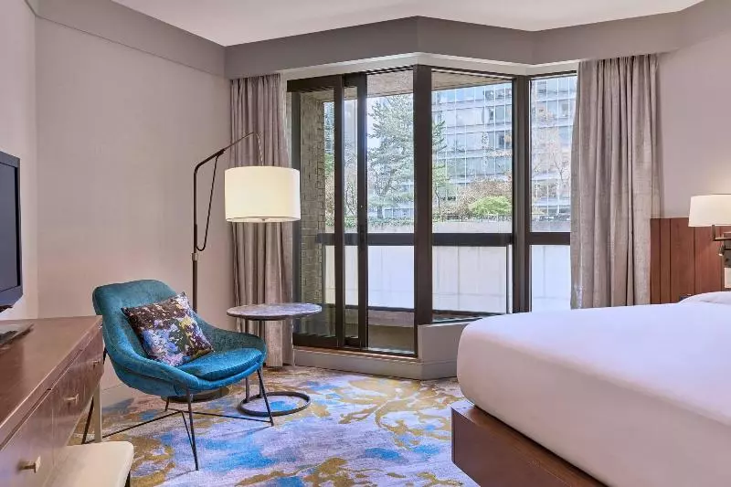 اتاق استاندارد با تخت بزرگ, Metropolitan Hotel Vancouver