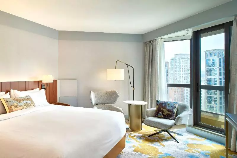 اتاق استاندارد با تخت بزرگ, Metropolitan Hotel Vancouver