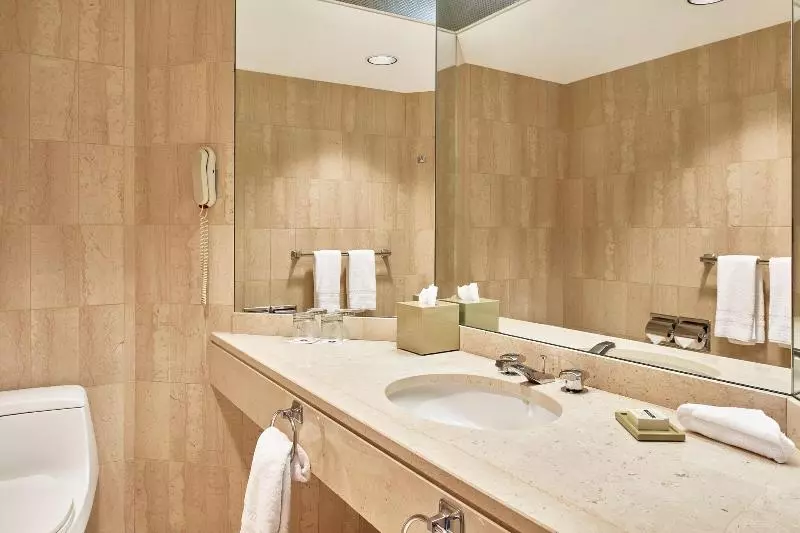 اتاق استاندارد با تخت بزرگ, Metropolitan Hotel Vancouver