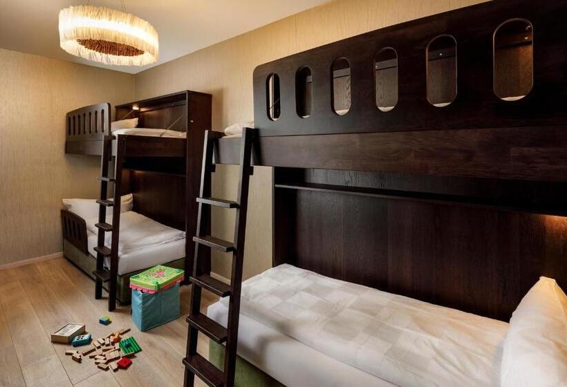 סוויטה משפחתית, Märchen