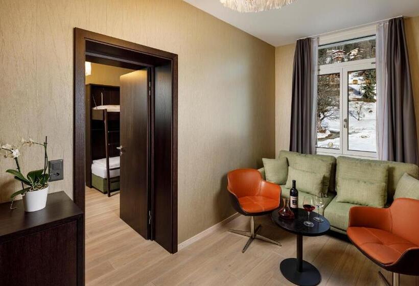 Family Suite, Märchen