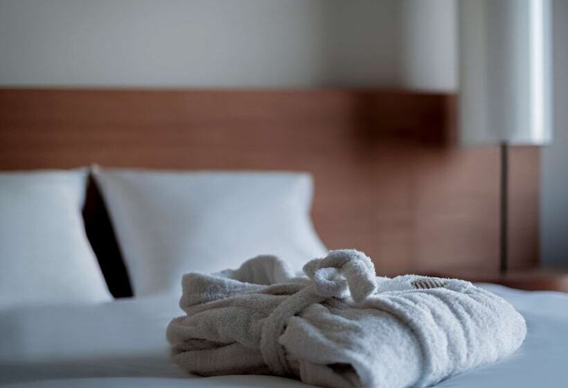 Номер Deluxe, Pullman Basel Europe