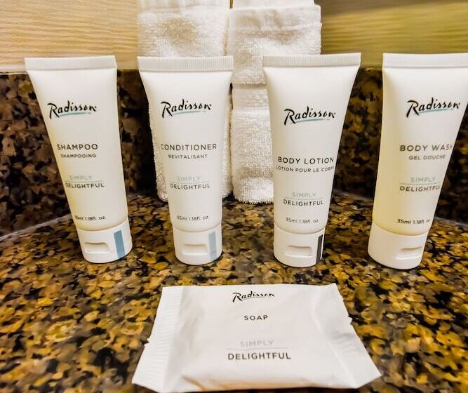 غرفه قياسيه سريرين مزدوجين, Radisson Hotel Winnipeg Downtown