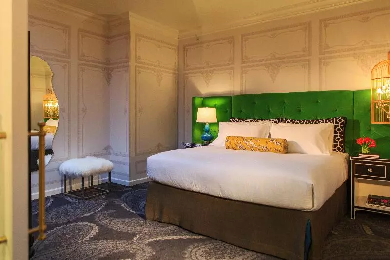 اتاق اجرایی با تخت بزرگ, Sandman Hotel Montreal   Longueuil