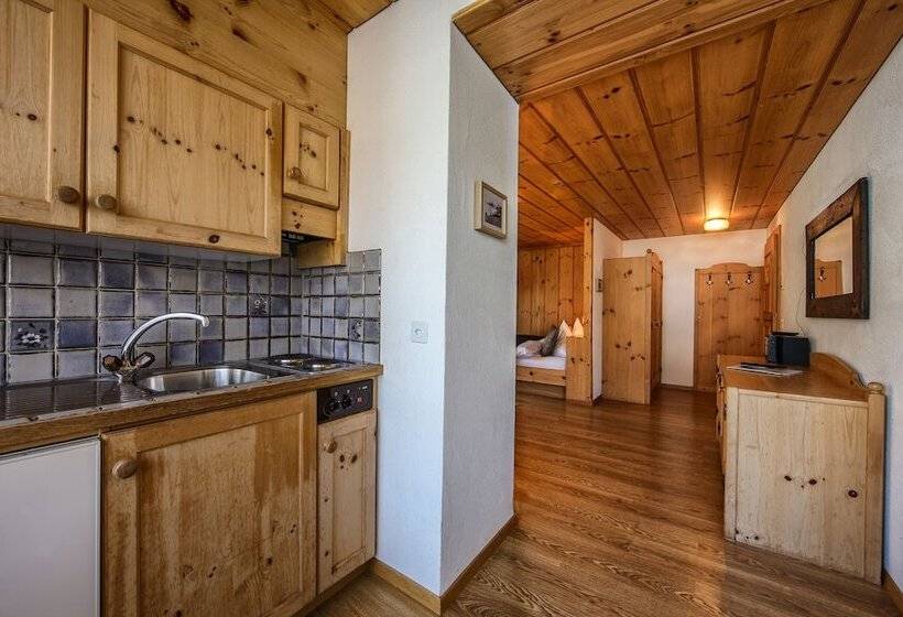 جناح جونيور, Seehofarosa