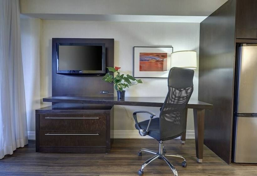 סוויטה דלוקס, Town Inn Suites