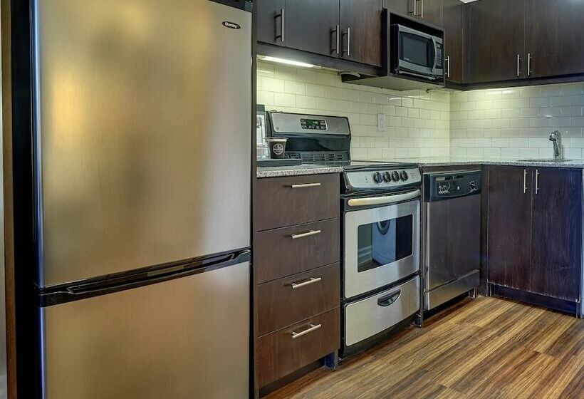 Люкс Повышенной Комфортности, Town Inn Suites