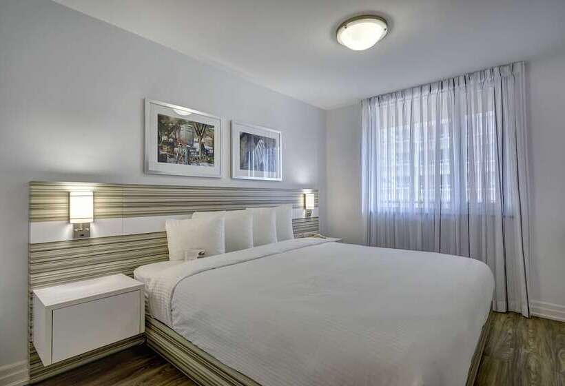 סוויטה דלוקס, Town Inn Suites