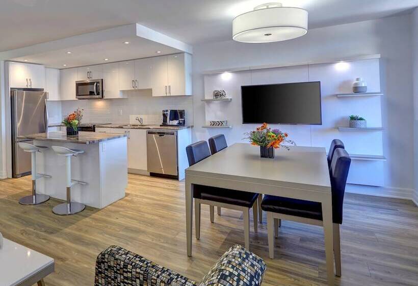 סוויטה דלוקס, Town Inn Suites
