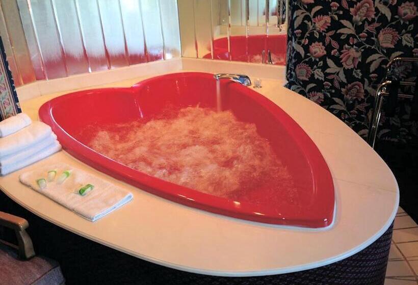 Номер Стандарт с Гидромассажем, Travelodge By Wyndham Niagara Falls Fallsview