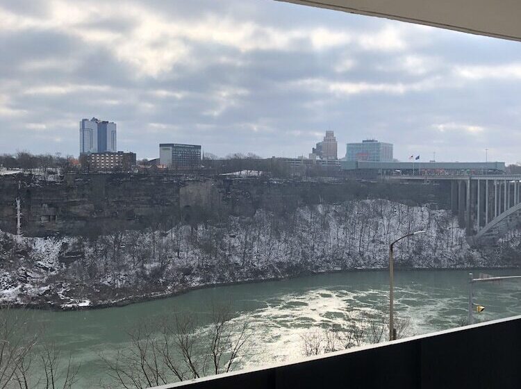 Студия Стандарт, Travelodge By Wyndham Niagara Falls Fallsview