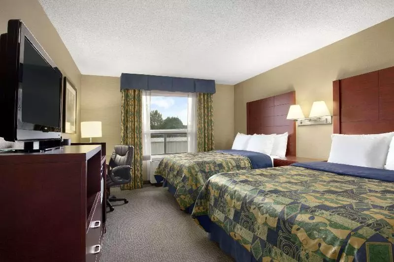 اتاق استاندارد, Travelodge By Wyndham Oshawa Whitby