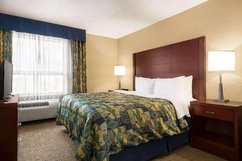 اتاق استاندارد, Travelodge By Wyndham Oshawa Whitby