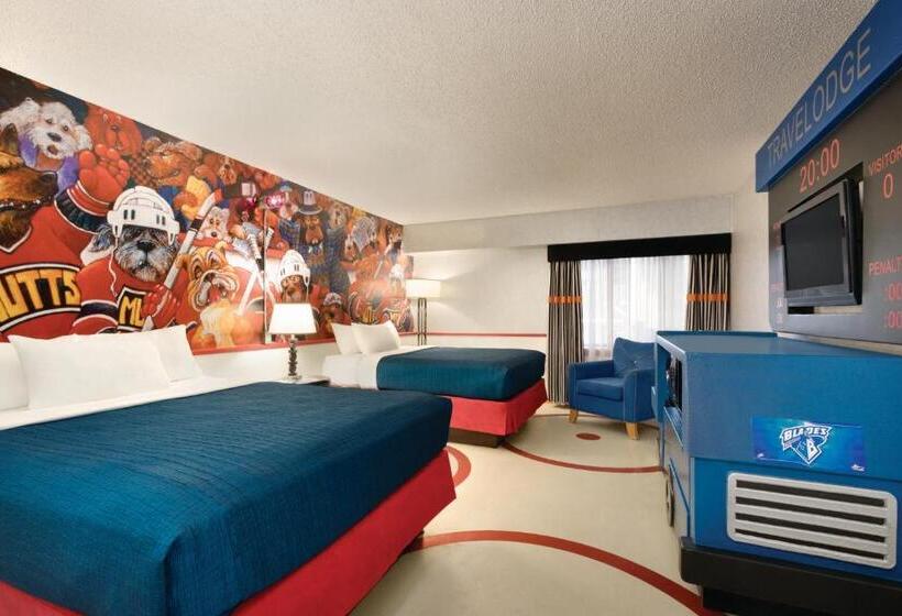 带特大床的标准间, Travelodge Hotel By Wyndham Saskatoon