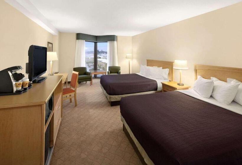 标准间, Travelodge Hotel By Wyndham Saskatoon
