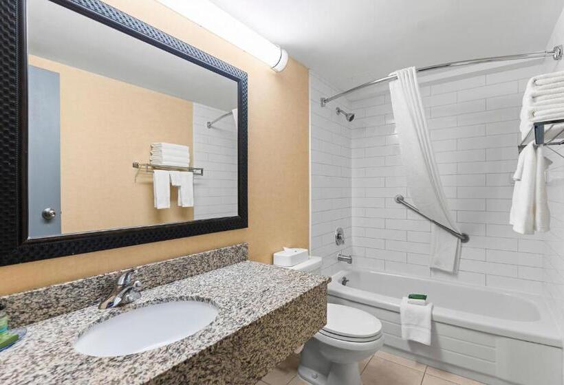 Номер Стандарт, Travelodge Hotel By Wyndham Saskatoon