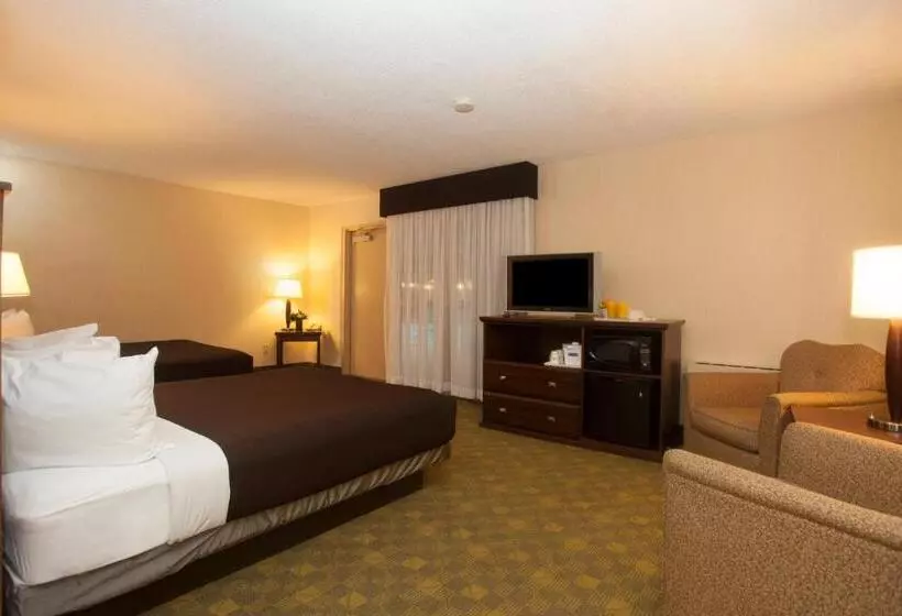 سوییت خانوادگی, Travelodge Hotel By Wyndham Saskatoon