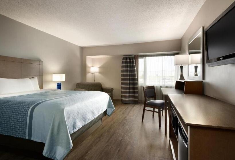 适合残疾人使用的标准间, Travelodge Hotel By Wyndham Saskatoon