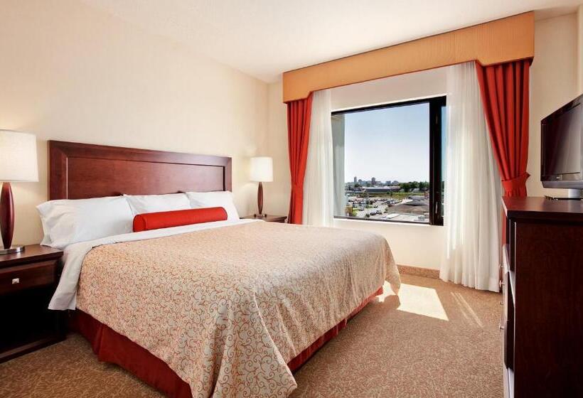 Номер бизнес-класса, Travelodge Hotel By Wyndham Saskatoon