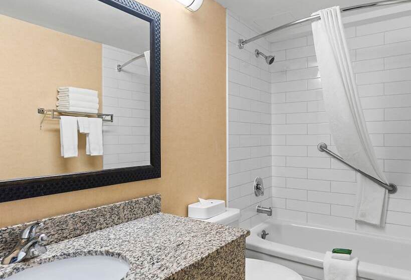 主题套房, Travelodge Hotel By Wyndham Saskatoon