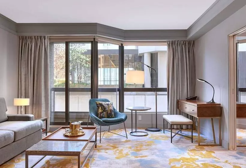 مجموعه ویستا شهر, Metropolitan Hotel Vancouver