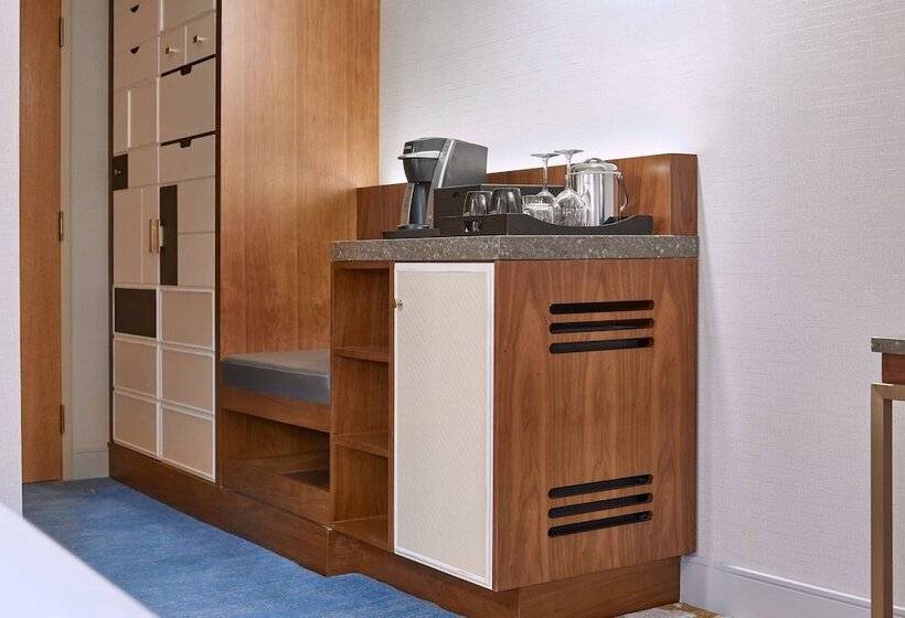 带2个双人床的标准工作室, Metropolitan Hotel Vancouver