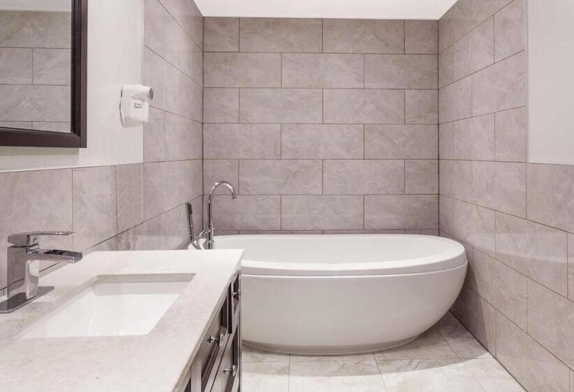 Номер Стандарт, Knights Inn Kingston