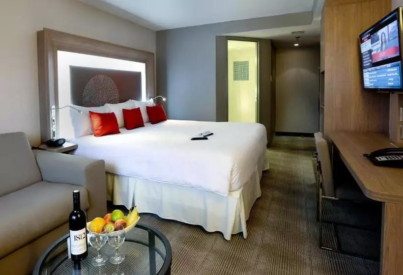 キングサイズベッドのスーペリアルーム, Doubletree By Hilton Ottawa Downtown
