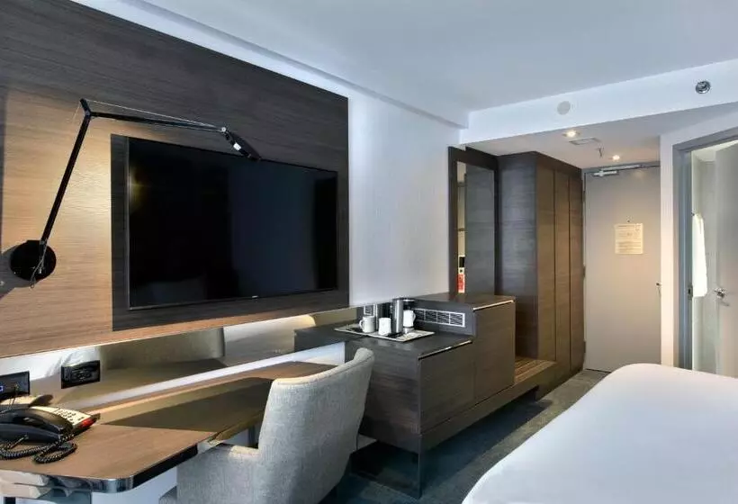 キングサイズベッドのスタンダードルーム, Doubletree By Hilton Ottawa Downtown