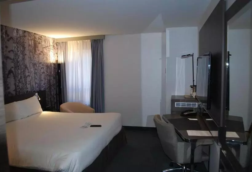 キングサイズベッドのスタンダードルーム, Doubletree By Hilton Ottawa Downtown