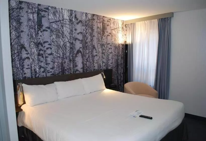 キングサイズベッドのスタンダードルーム, Doubletree By Hilton Ottawa Downtown