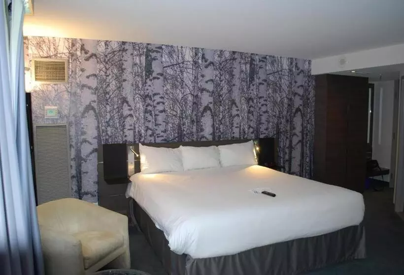 キングサイズベッドのスタンダードルーム, Doubletree By Hilton Ottawa Downtown