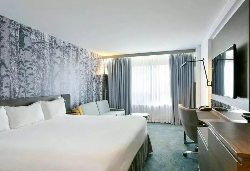 キングサイズベッドのスーペリアルーム, Doubletree By Hilton Ottawa Downtown