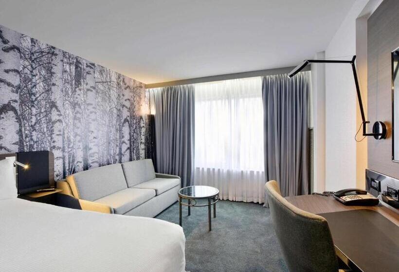 キングサイズベッドのスーペリアルーム, Doubletree By Hilton Ottawa Downtown