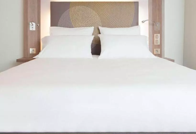 キングサイズベッドのスタンダードルーム, Doubletree By Hilton Ottawa Downtown
