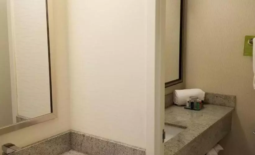 اتاق استاندارد, Radisson Hotel Sudbury