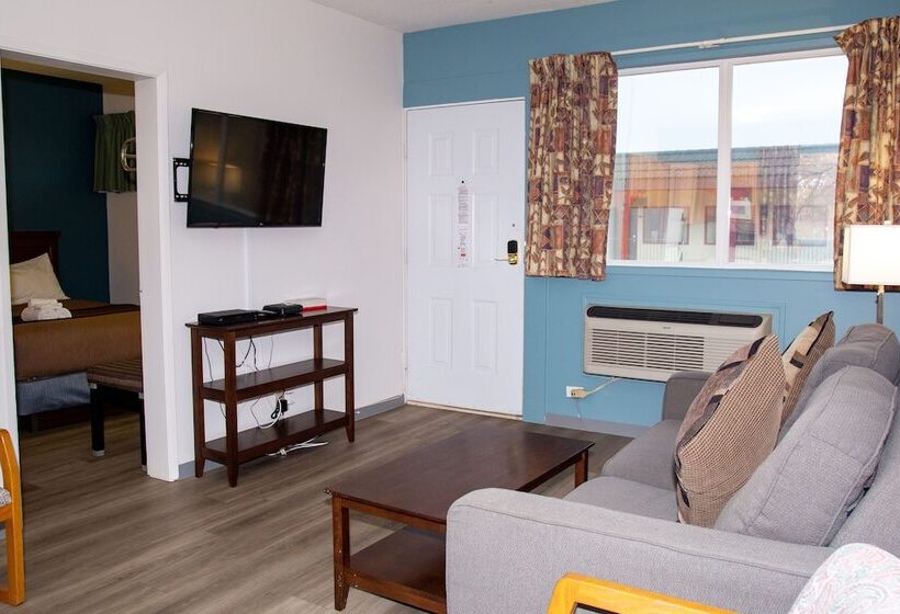 סוויטה, Spanish Villa Resort