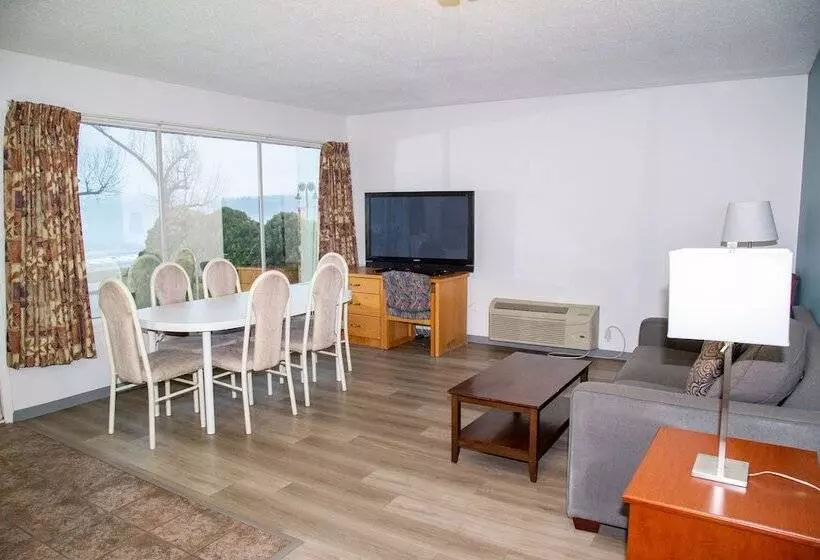 Suite with lake view, Spanish Villa Resort