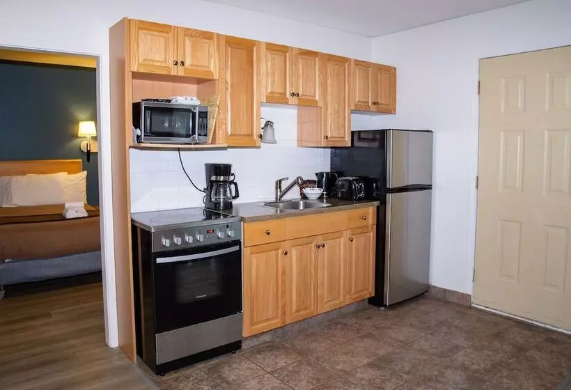 Suite with lake view, Spanish Villa Resort