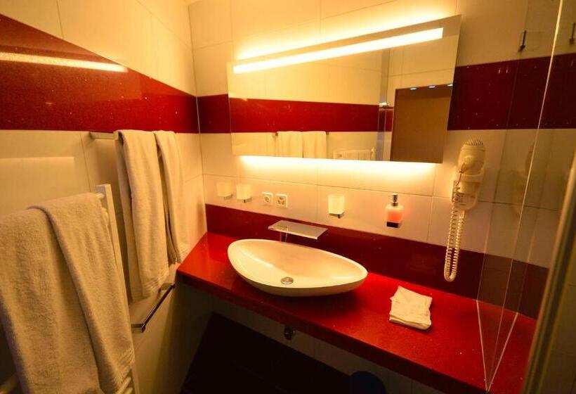 חדר סטנדרט לשלושה, Ambiente Hotel Freieck