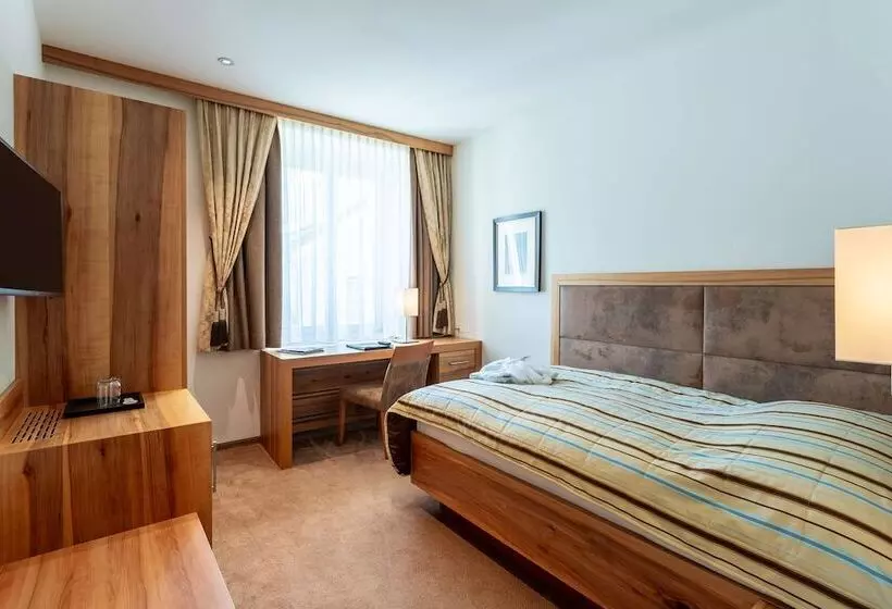 اتاق استاندارد یک نفره, Art Boutique Hotel Monopol