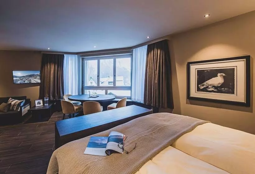 سوییت جونیور, Art Boutique Hotel Monopol